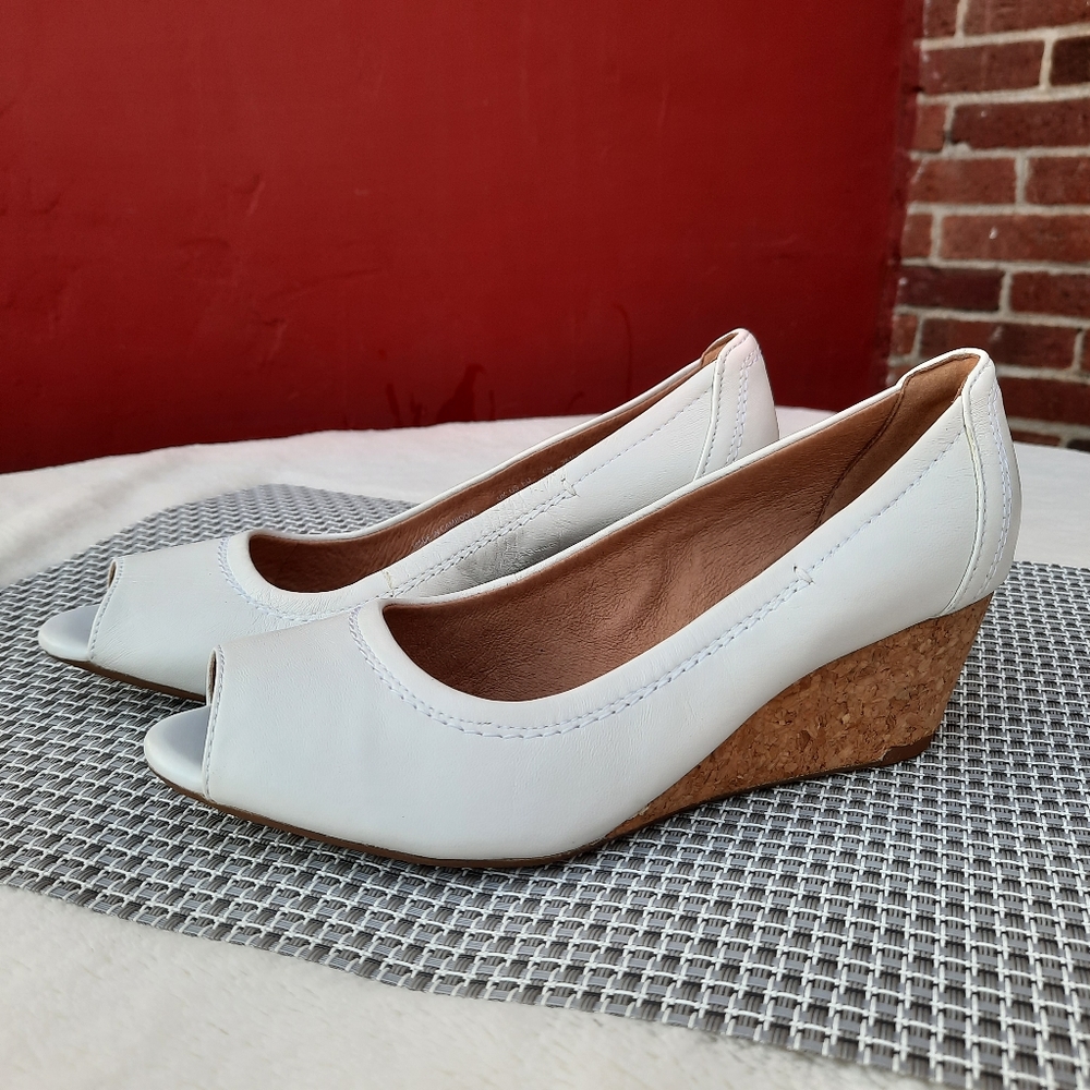 Clarks Artisan Burmese Art Cushioned Leather Peep Toe Cork Wedge Bone NEW 6